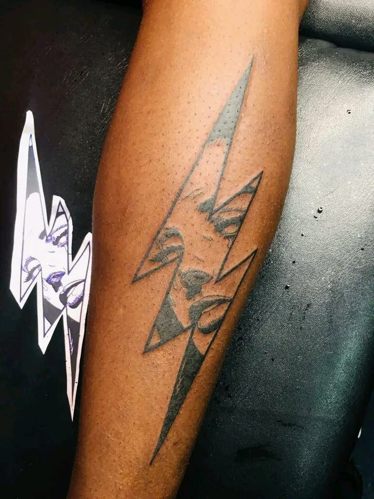 Geometric face tattoo in a lightning-shaped composition